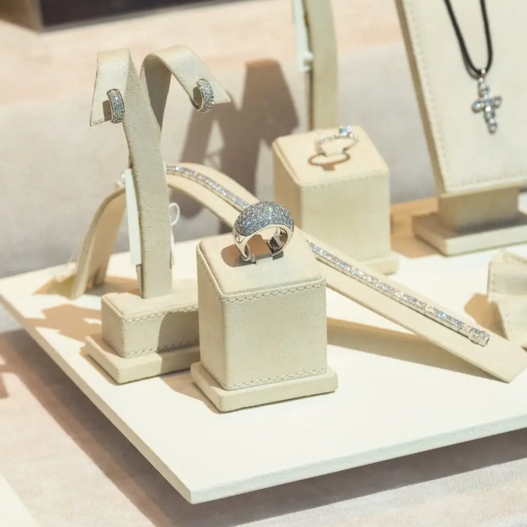White gold fine jewelry for the pre-owned jewelry market