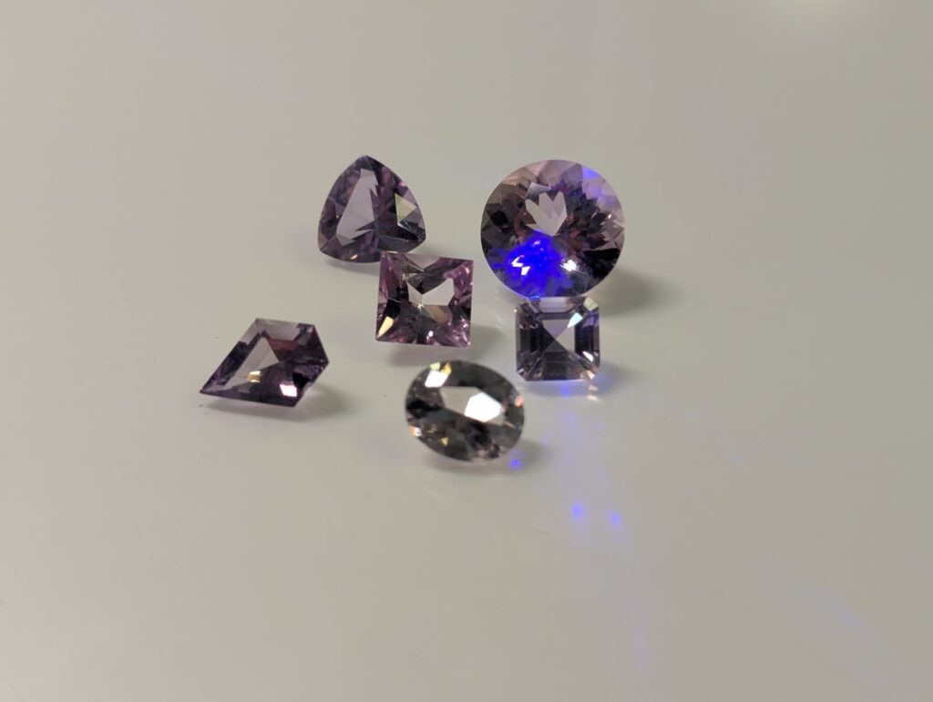 Stone showing no response under violet light